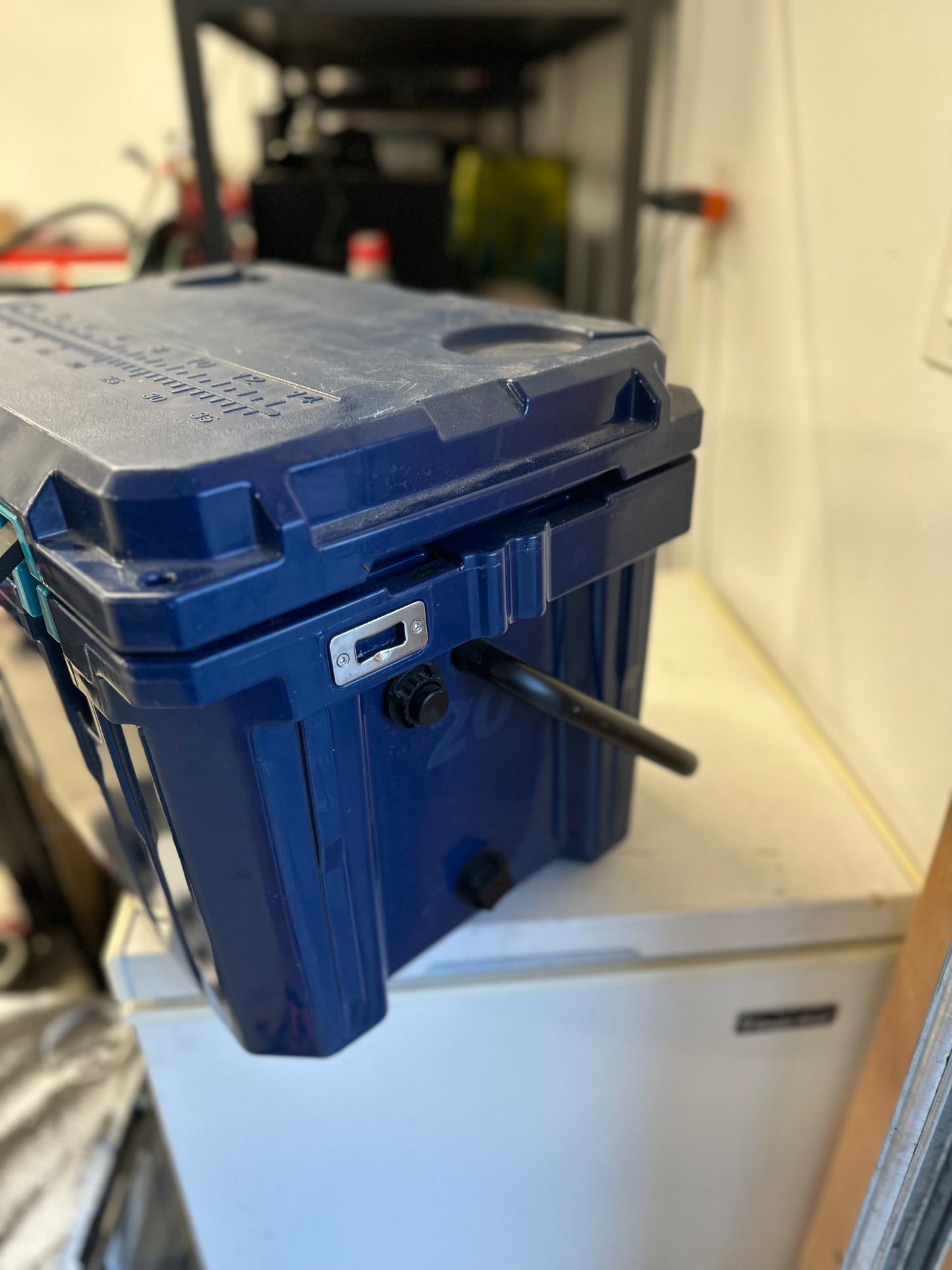 Cubix QuadraX 20-Quart Heavy Duty Cooler-Navy Blue-(7 out of 10 condition)