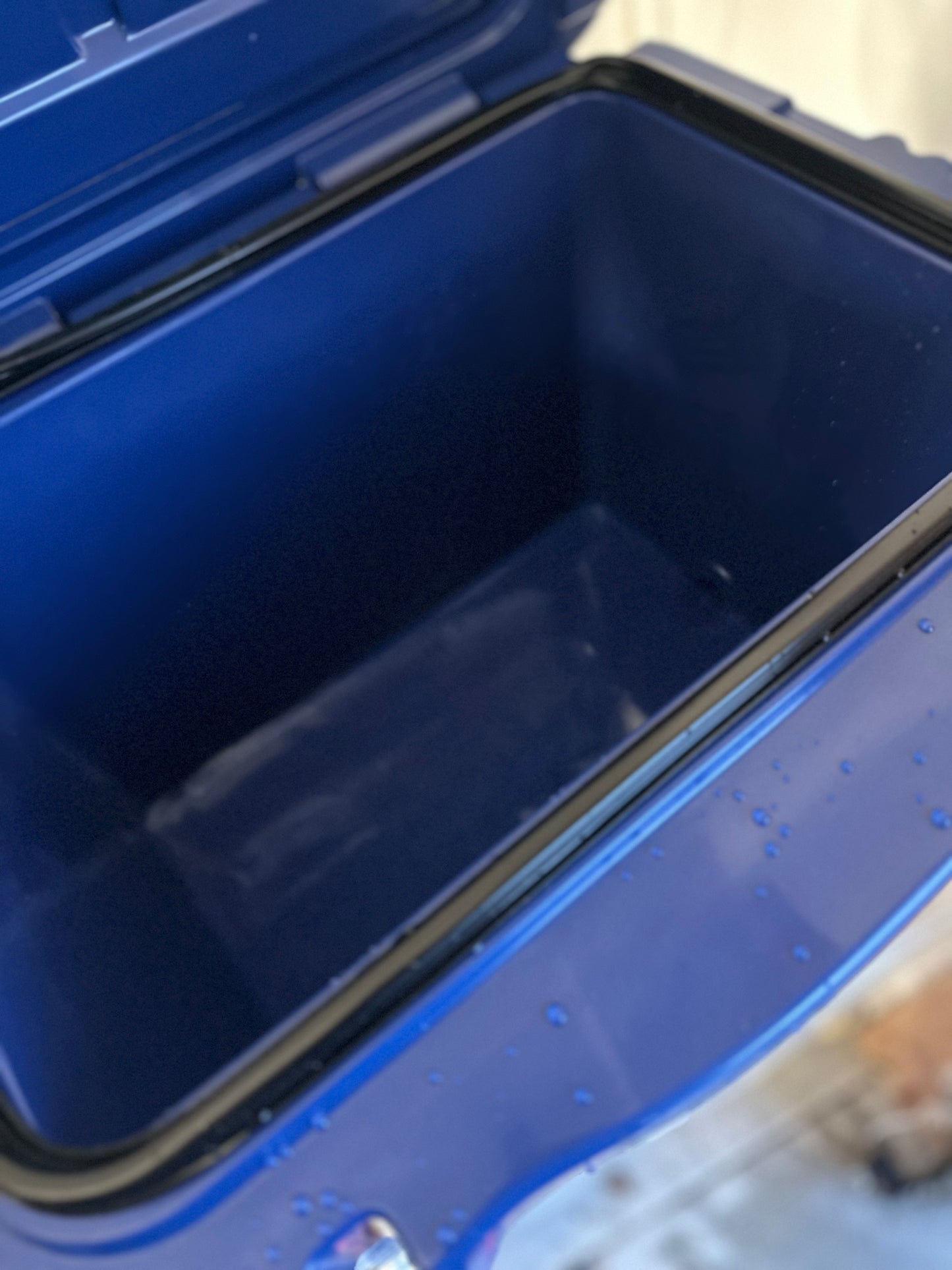 Cubix Outdoor Viva Series 25-Quart Cooler-Blue (Almost New!)