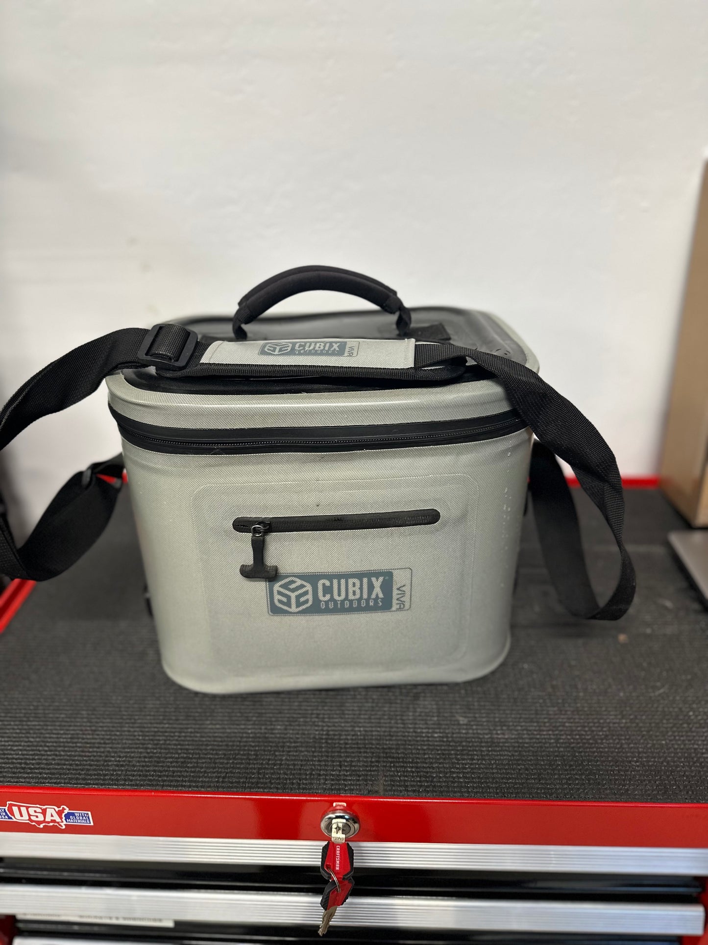 Cubix 8-Liter Soft Cooler-Gray (9 out of 10 condition)