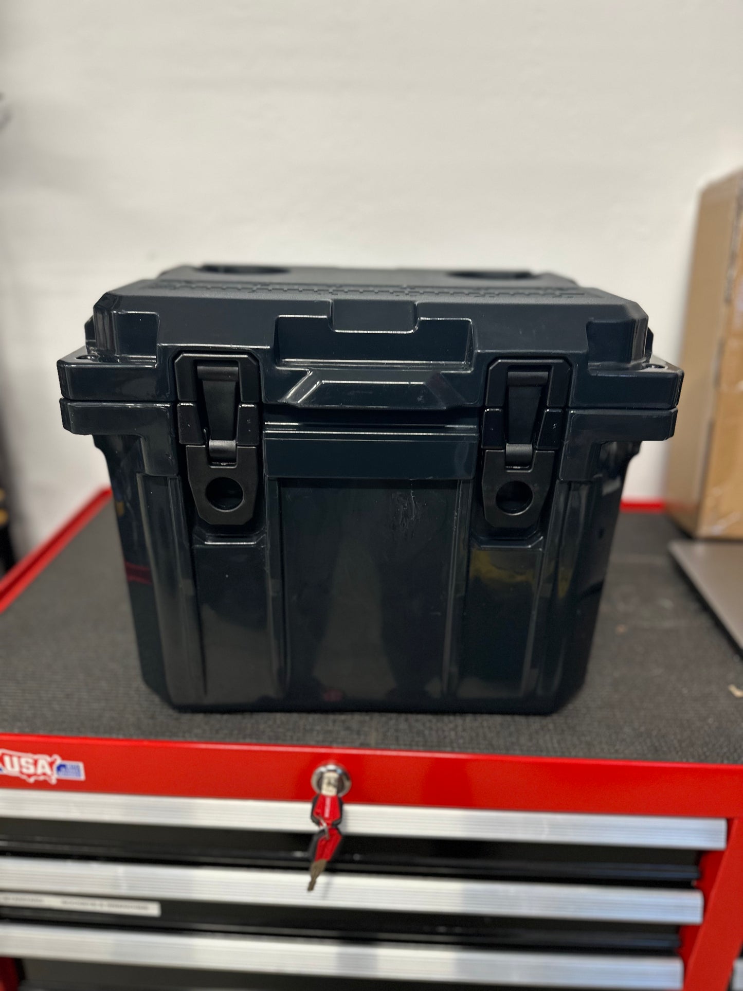 QuadraX 10-Quart Personal Cooler-Black (Blemish on Front)