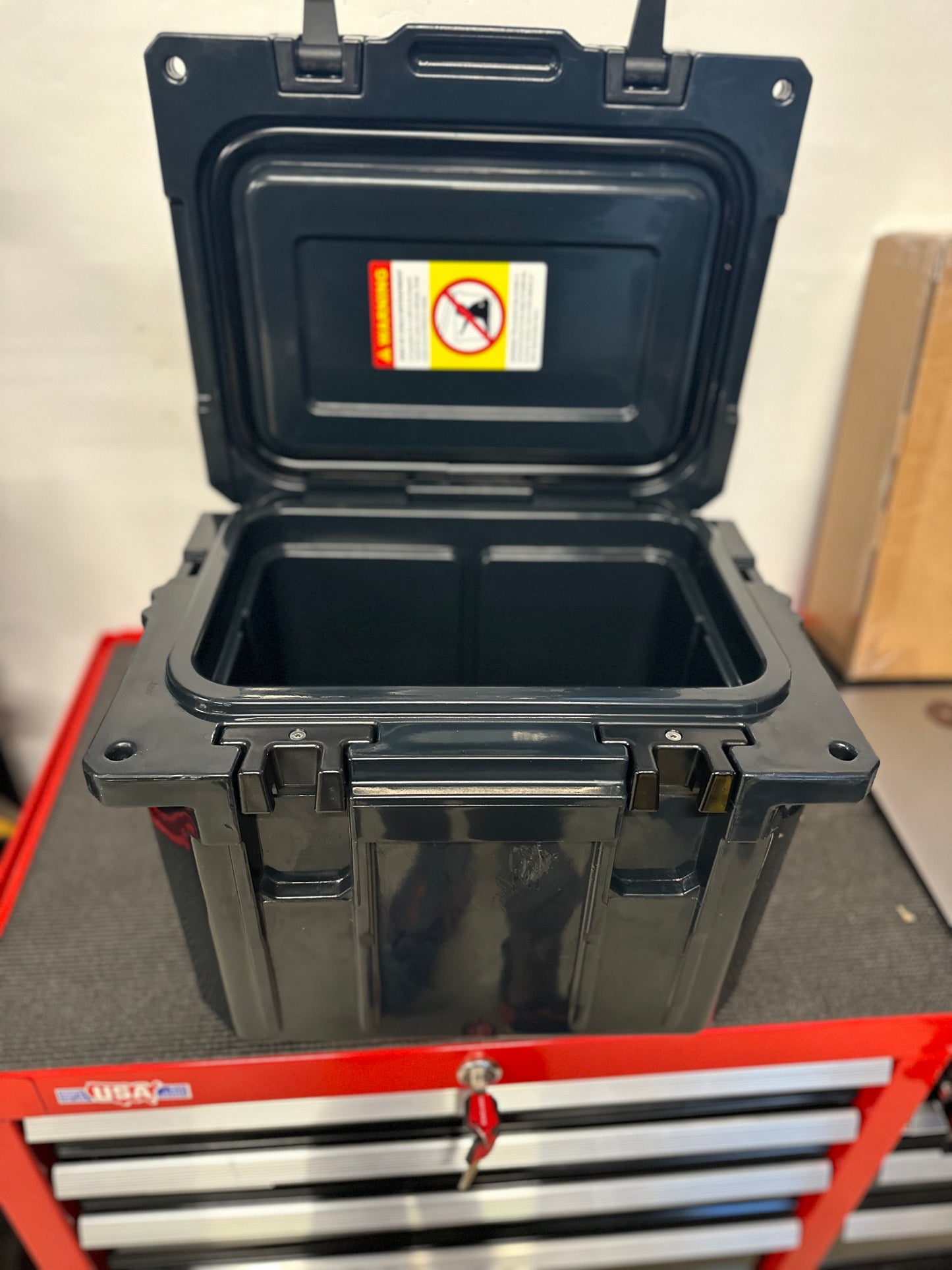 QuadraX 10-Quart Personal Cooler-Black (Blemish on Front)