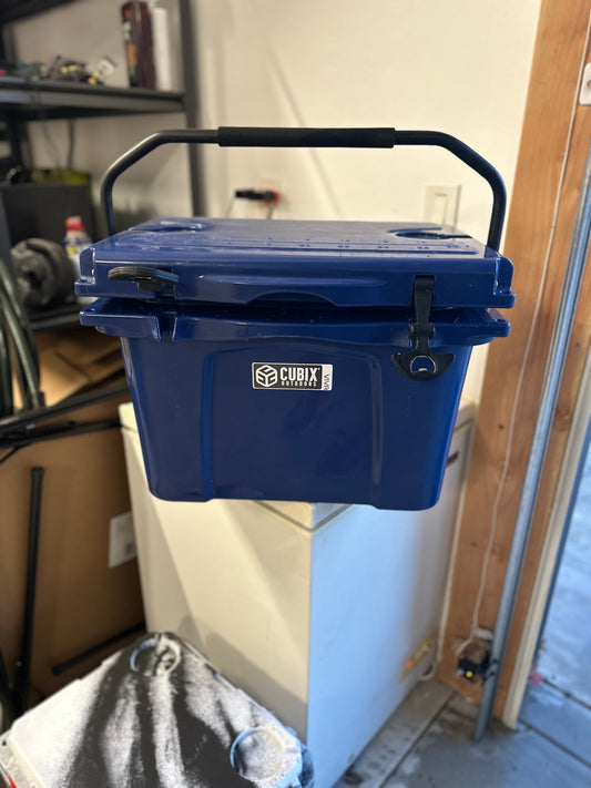 Cubix Outdoor Viva Series 25-Quart Cooler-Blue (Almost New!)